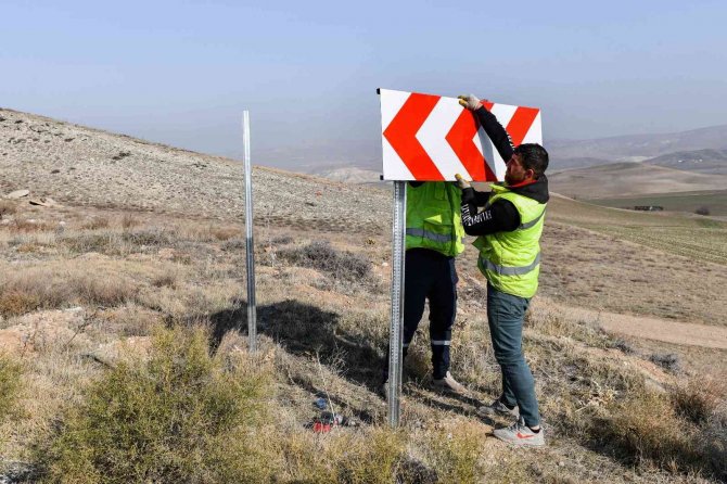 Başkent’te Trafik Levhasız Yol Kalmayacak