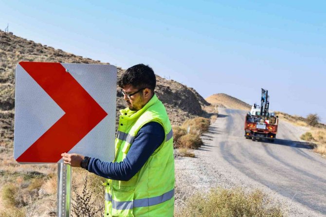 Başkent’te Trafik Levhasız Yol Kalmayacak