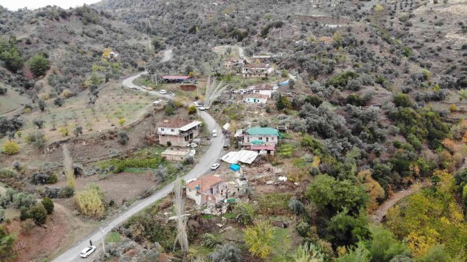 Fırtına Köyü Yerle Bir Etti