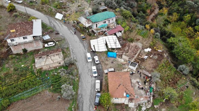 Fırtına Köyü Yerle Bir Etti