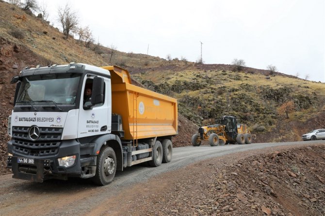 Battalgazi’de Bir Mahallenin Daha Ulaşım Sorunu Çözüldü