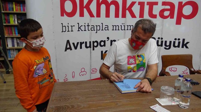 Çocukların, ‘Kral Şakir’ Sevgisi Uzun Kuyruklar Oluşturdu