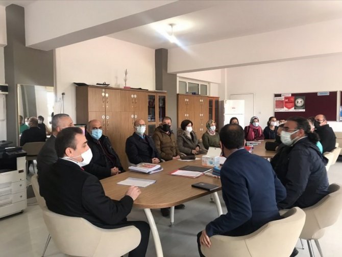 Burhaniye’de Kaymakam Memiş, Okul Ziyaretlerine Devam Ediyor