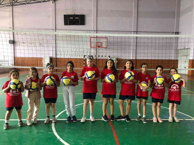 Genç Yetenekler Başarılı Antrenörlere Emanet