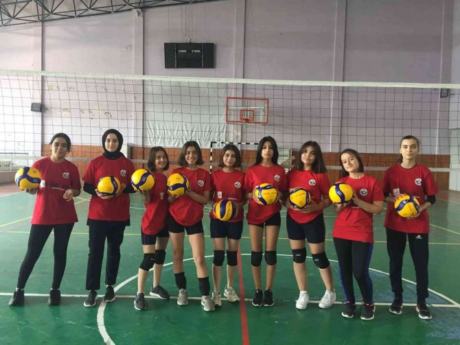 Genç Yetenekler Başarılı Antrenörlere Emanet
