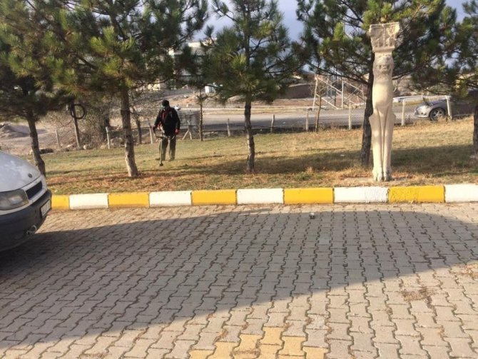 Emet Belediyesinden Çevre Düzenleme Ve Temizlik Çalışması