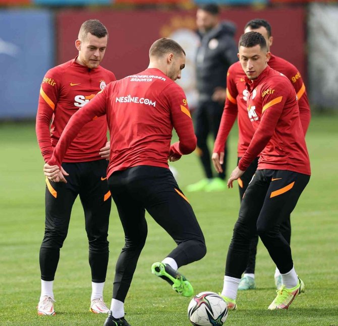 Galatasaray’ın Yeni Malatyaspor Maçı Kamp Kadrosu Açıklandı