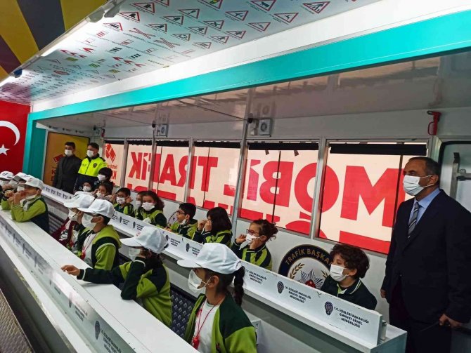 İ̇lkokul Öğrencilerine Trafik Eğitimi