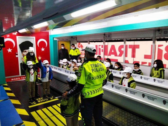 İ̇lkokul Öğrencilerine Trafik Eğitimi