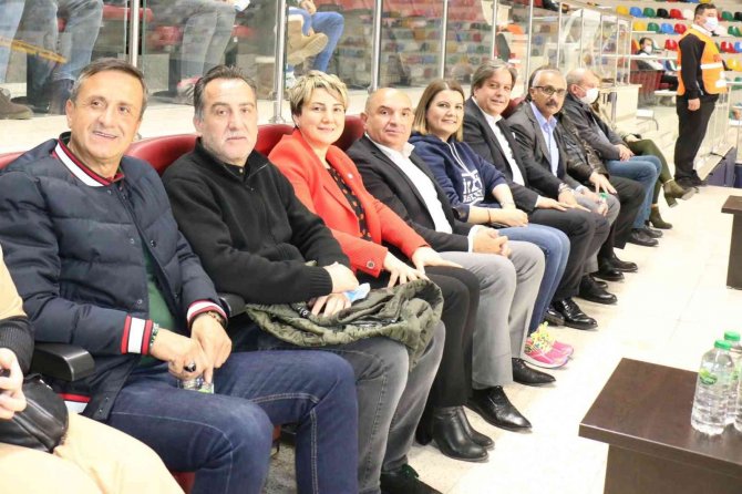 Kbsl: Umf Yapı İ̇zmit Belediyespor: 61- Botaş: 69