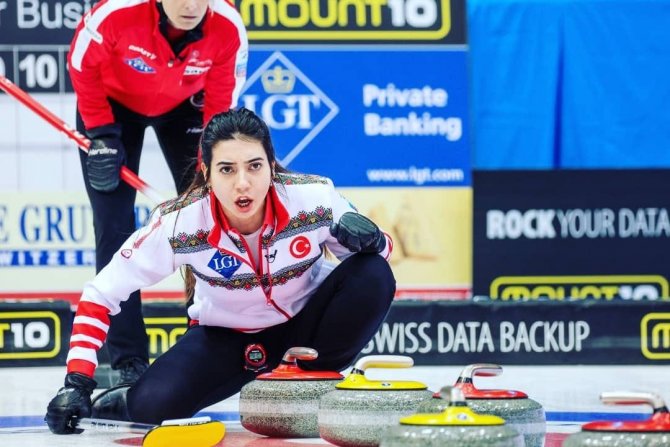 Curling De Önemli Başarı