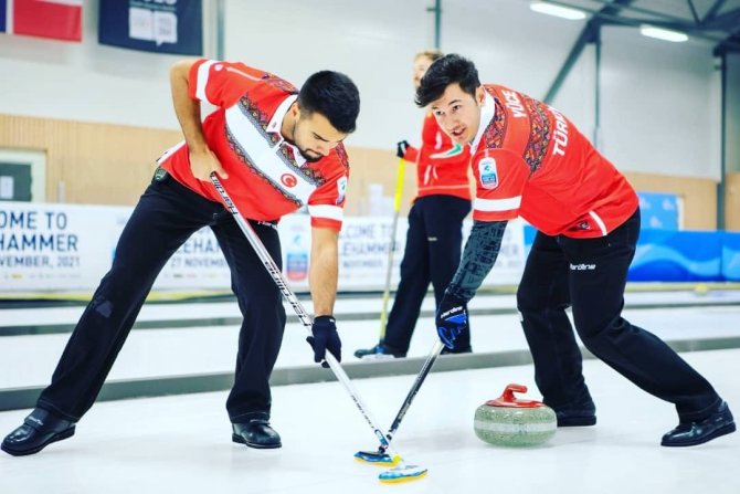 Curling De Önemli Başarı