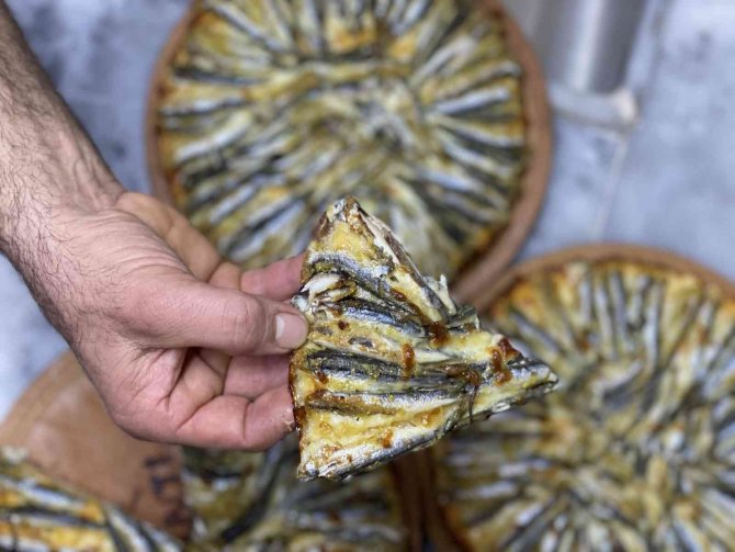 Köftesi, Sucuğu, Döneri, Tatlısından Sonra Pizzası Da Yapıldı