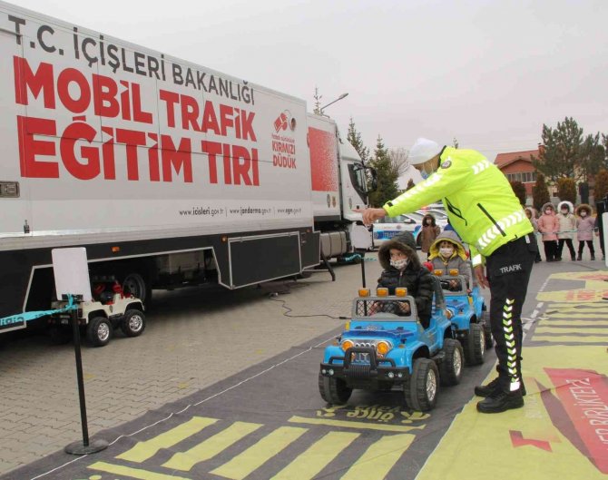 Öğrenciler, Trafik Kurallarını Eğlenerek Öğrendi