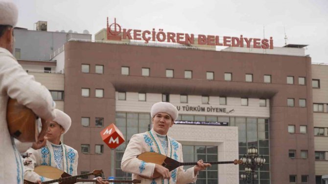 Kazakistanlı Sanatçılar Keçiören’de “Flash Mob” Yaptı