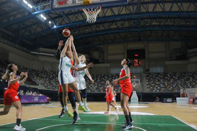Kbsl: Umf Yapı İ̇zmit Belediyespor: 61- Botaş: 69
