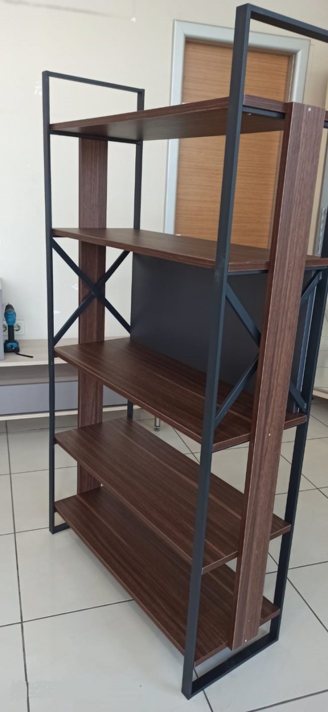 Okulların Kitaplıkları Bu Okuldan Çıkıyor