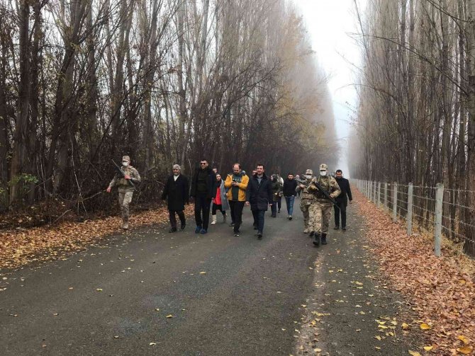 Öğretmenler Sis Altında Doğa Yürüyüşü Yaptı