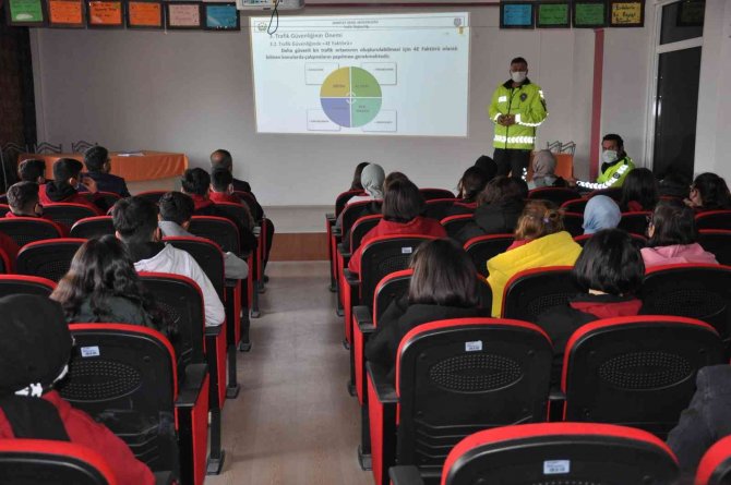 Simav’da Öğrencilere Trafik Eğitimi
