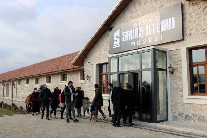 Eşi Benzeri Yok, Açılmadan 15 Bin Kişi Ziyaret Etti