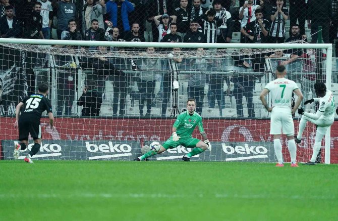 Spor Toto Süper Lig: Beşiktaş: 0 - Gzt Giresunspor: 1 (İ̇lk Yarı)