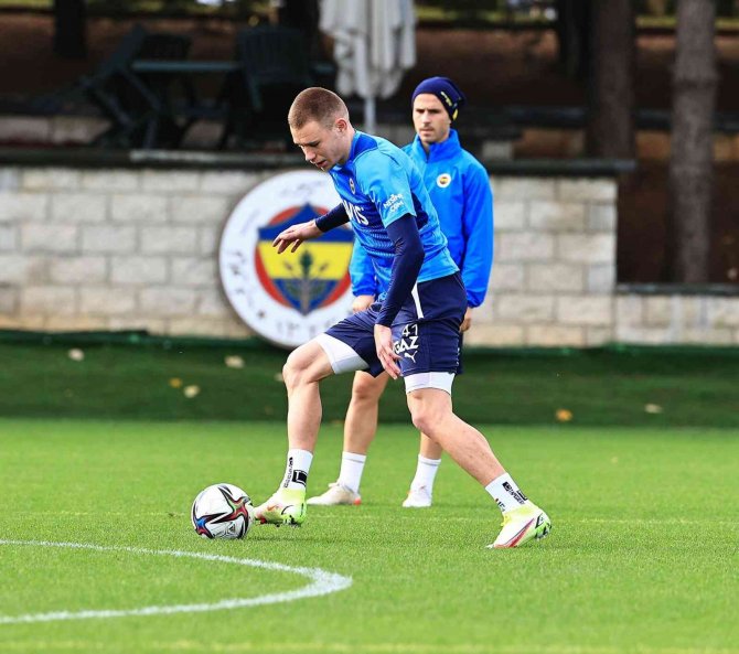 Fenerbahçe’de Mesut Özil Takımla Çalıştı