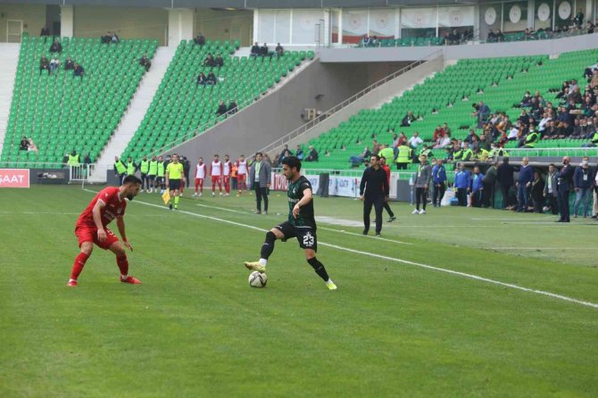 Tff 2. Lig: Sakaryaspor: 3 - Etimesgut Belediyespor: 0