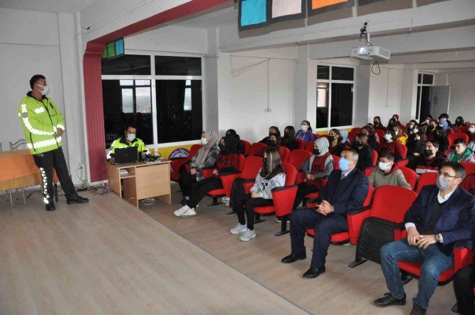 Simav’da Öğrencilere Trafik Eğitimi