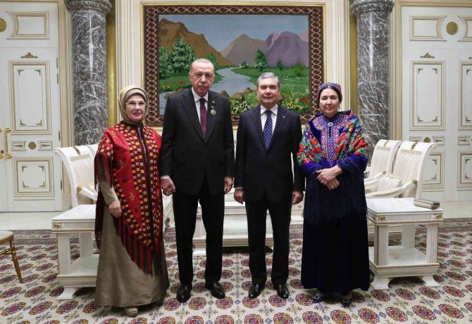 Türkmenistan’da Cumhurbaşkanı Erdoğan Onuruna Akşam Yemeği