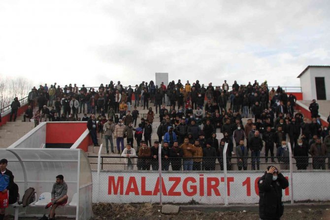 1071 Malazgirt Spor, Evinde Yeşil Varto Spor’a 4-1 Yenildi