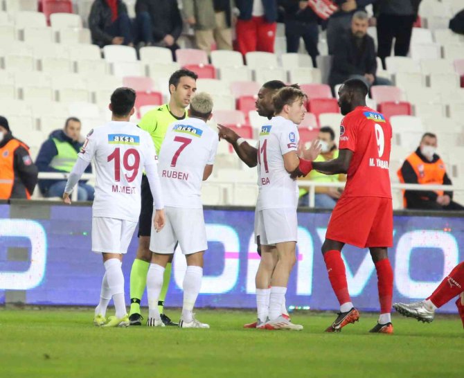 Sivasspor’da Ruben Ribeiro Kırmızı Kart Gördü!