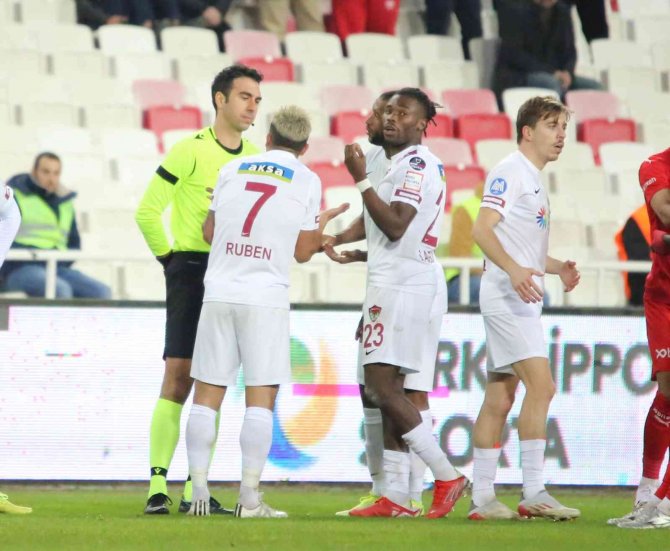 Sivasspor’da Ruben Ribeiro Kırmızı Kart Gördü!