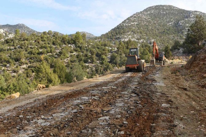 İ̇bradı Ve Akseki’yi Bağlayan Halaç Yoluna Bakım Onarım