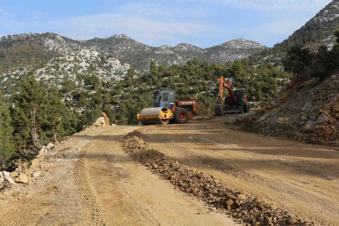 İ̇bradı Ve Akseki’yi Bağlayan Halaç Yoluna Bakım Onarım