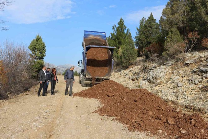 İ̇bradı Ve Akseki’yi Bağlayan Halaç Yoluna Bakım Onarım