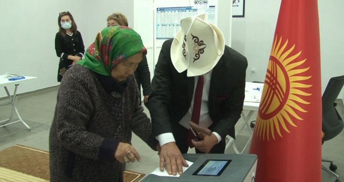 Antalya’da Kırgızistan Vatandaşlarının İlk Kez Oy Kullanma Sevinci