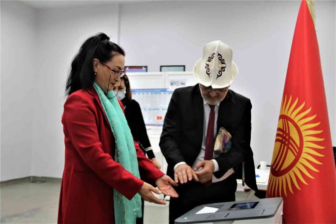 Antalya’da Kırgızistan Vatandaşlarının İlk Kez Oy Kullanma Sevinci