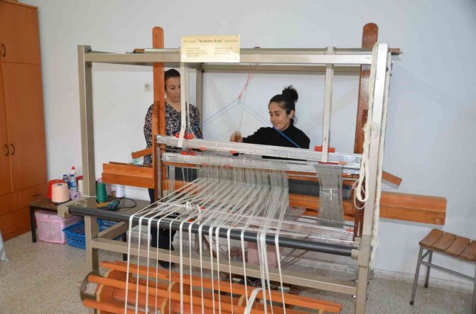 300 Yıllık Gelenekle Ev Ekonomisine Katkıda Bulunuyor