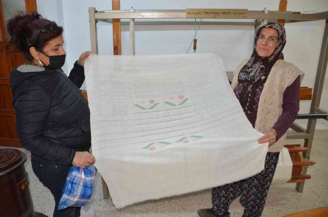 300 Yıllık Gelenekle Ev Ekonomisine Katkıda Bulunuyor