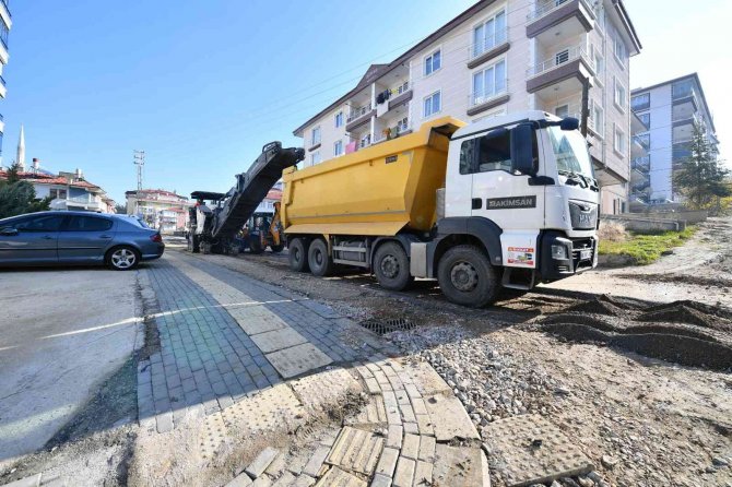 Akyurt’ta Atık Ve Yağmur Suyu Hatları Yenileniyor