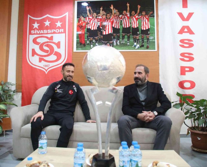 Mecnun Otyakmaz, Ampute Futbol Milli Takımı’nı Altınla Ödüllendirdi