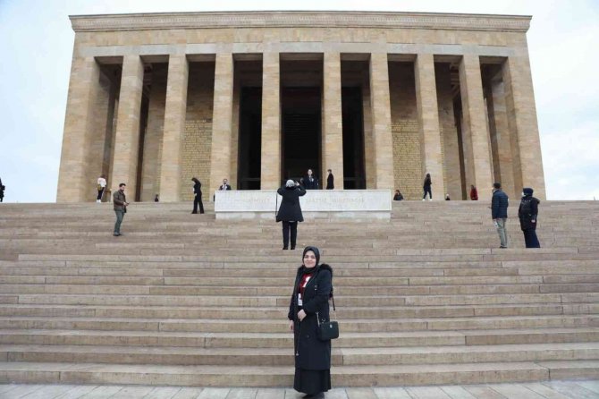 Bayburt’ta Yılın Öğretmeni Elif İ̇slam Erel Oldu