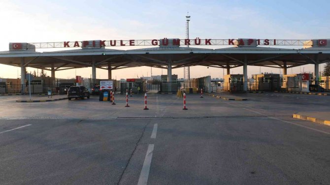 Bulgaristan’dan 1 Milyon Turist Edirne’ye Alışverişe Geldi