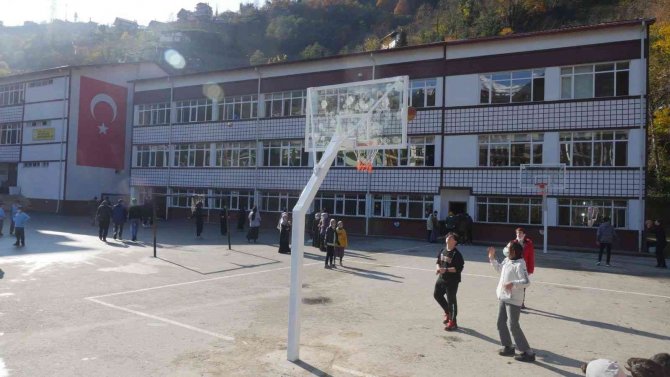 Büyükşehir’den, 18 İlçeye 100 Adet Basketbol Potası