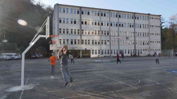 Büyükşehir’den, 18 İlçeye 100 Adet Basketbol Potası