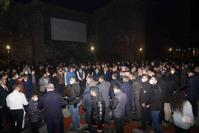 Diyarbakır’da Dicle Nehri Kıyısında ‘Cam Teras’ Açıldı