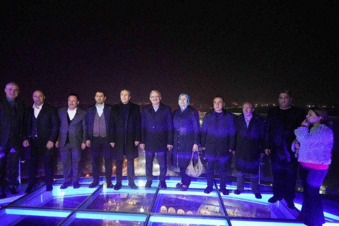 Diyarbakır’da Dicle Nehri Kıyısında ‘Cam Teras’ Açıldı