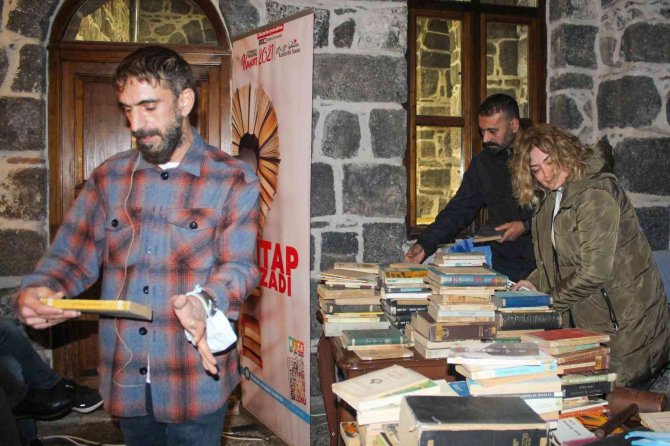 Diyarbakır’da Kitap Severler Kitap Mezadında Buluştu