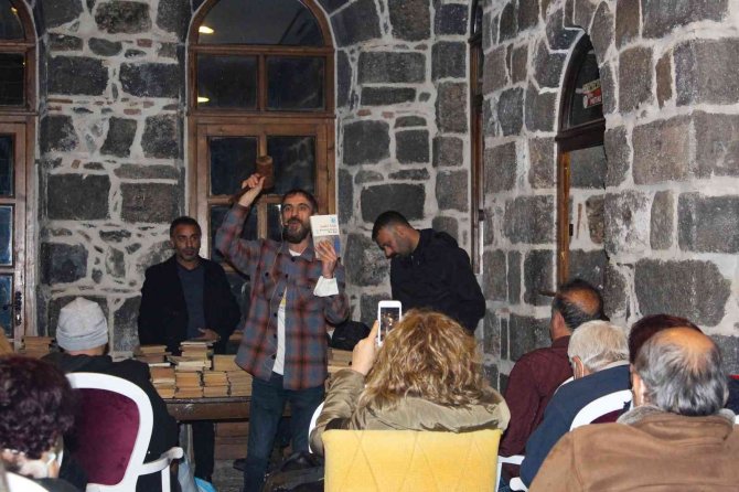 Diyarbakır’da Kitap Severler Kitap Mezadında Buluştu