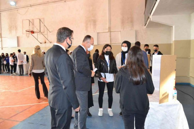 2 Okul Bilim Fuarı Açtı